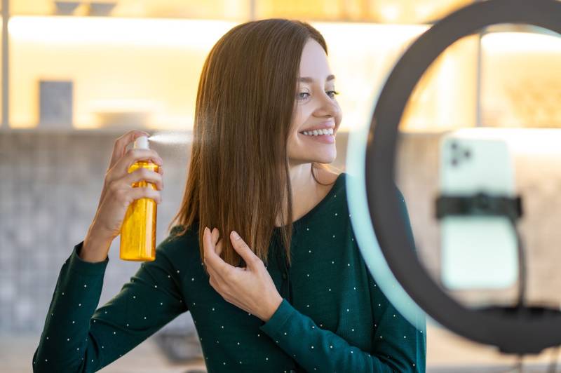 Entenda os perigos do shampoo com sulfato e veja como cuidar melhor de seus cabelos.